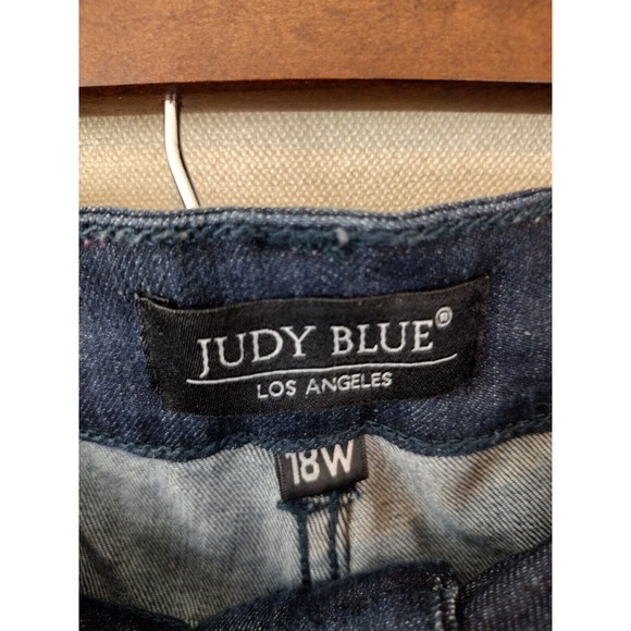 Judy Blue Jeans Women's 18W Medium Wash Skinny Fit Slightly Distressed Pockets - Picture 3 of 12